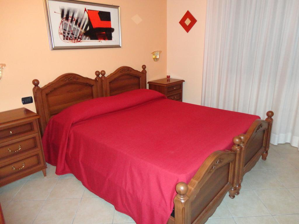 Pinus Rooms Benevento Camera foto